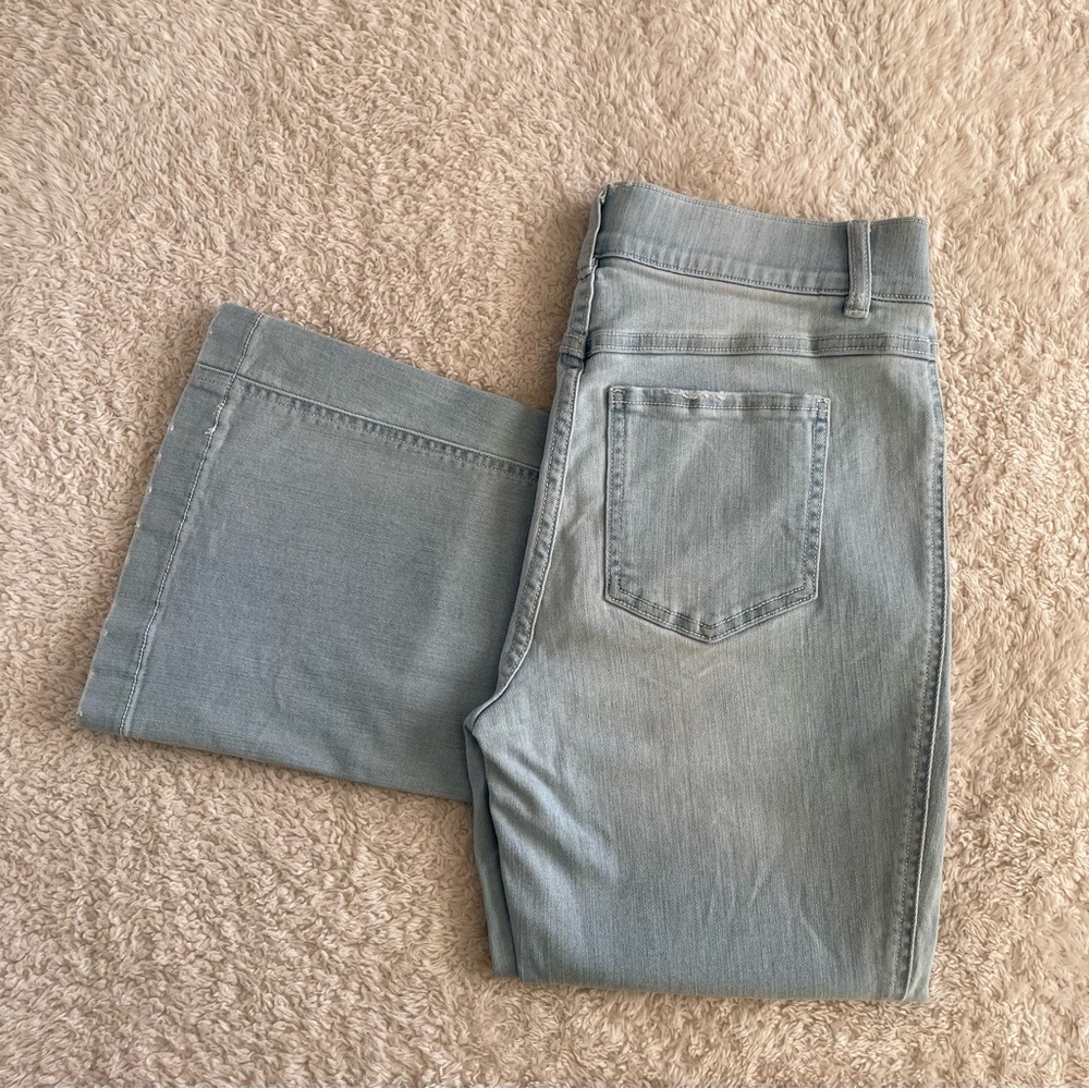 SPANX Light Blue Cotton Blend Stretch Flat Front Flare Leg Denim Jeans Medium - Picture 2 of 13